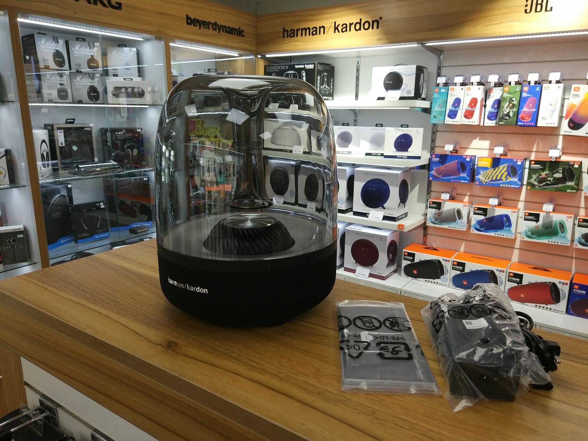 Harman and kardon sales aura studio 2